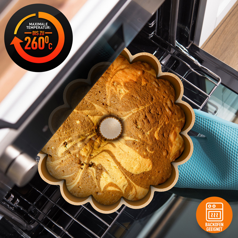 Marmorierter Kuchen in einer Gugelhupfform in einem Ofen. Maximaltemperatur 260°C.