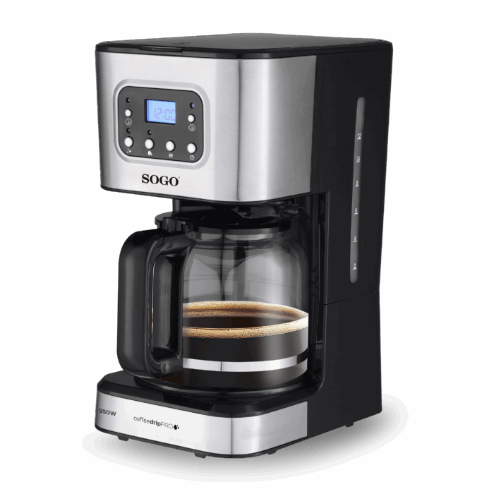 Una macchina da caffè nera e argento con caraffa in vetro riempita di caffè.