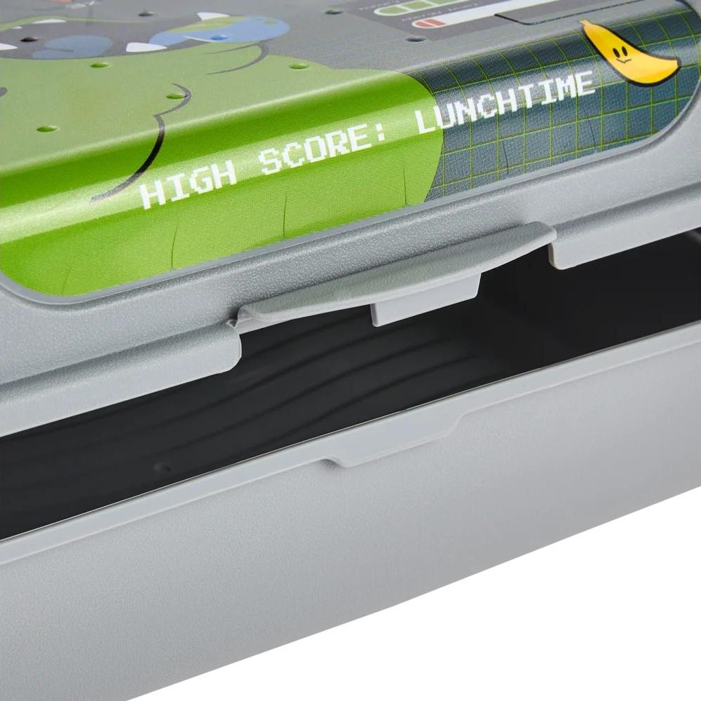 Graue Brotdose mit grünem Deckel und Spiel-Grafik, Banane, Text 'HIGH SCORE: LUNCHTIME'.