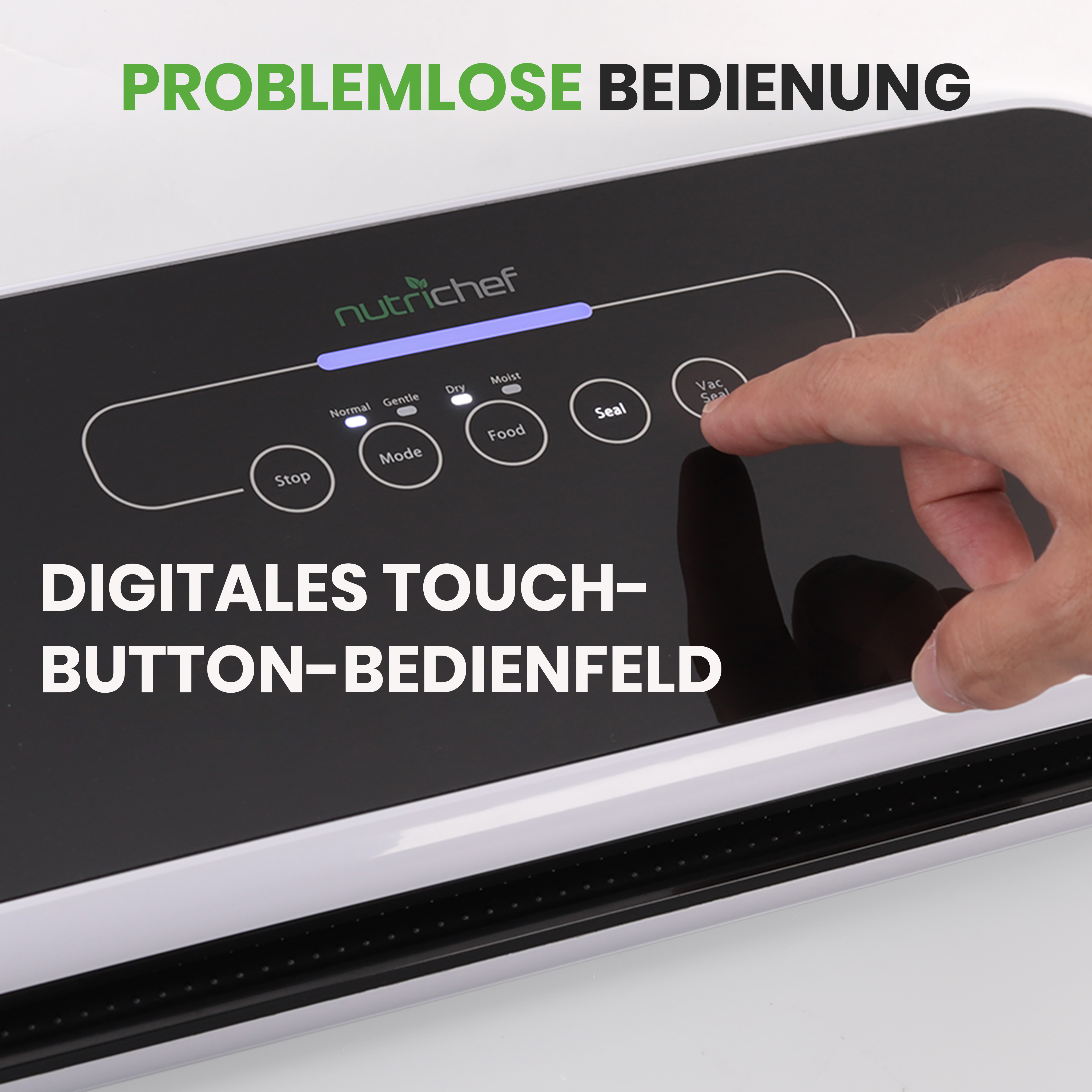 Un dito preme il pannello di controllo touch digitale di una macchina sottovuoto.