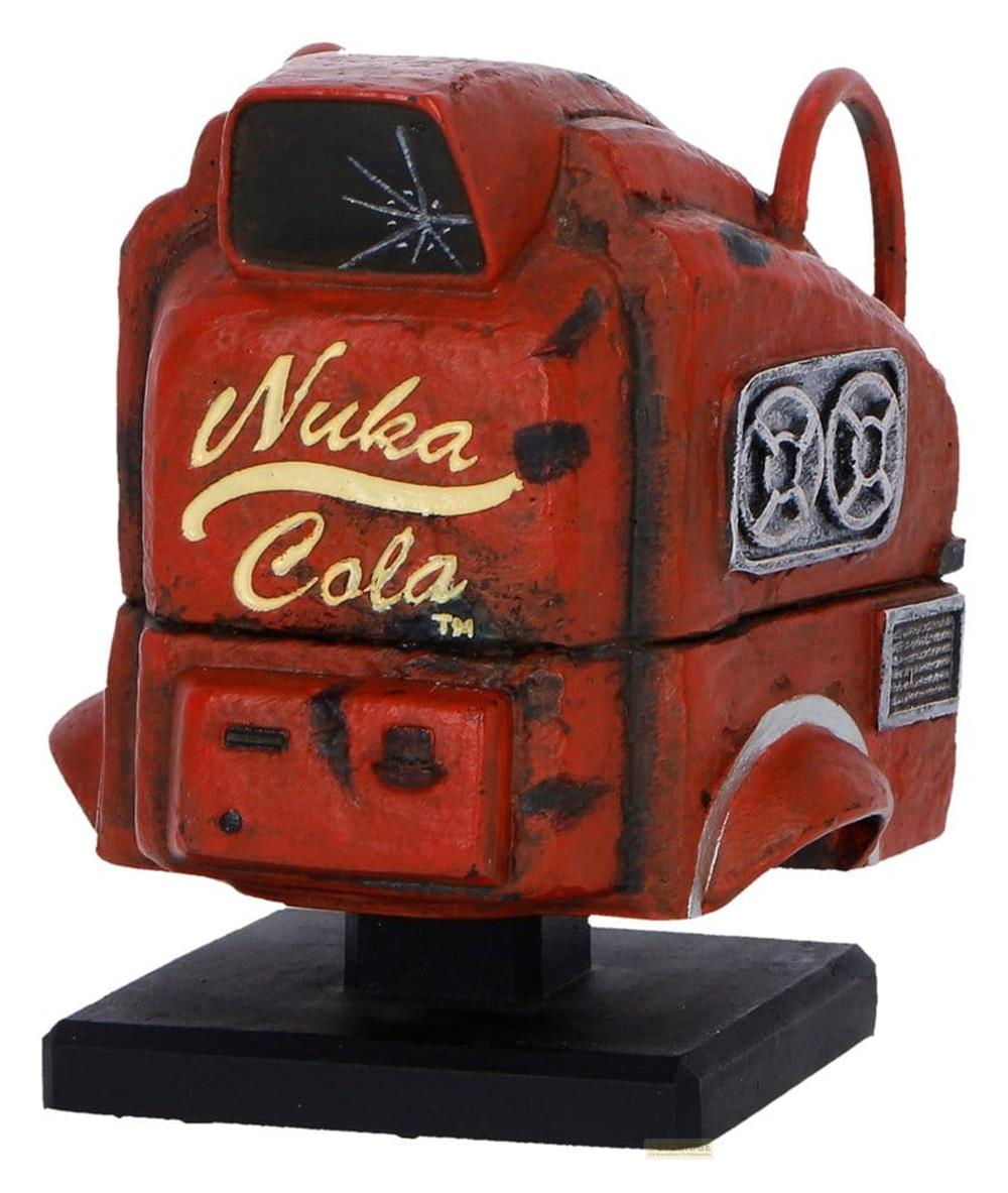 Ein roter Nuka-Cola-Automat im Vintage-Stil auf schwarzem Sockel.