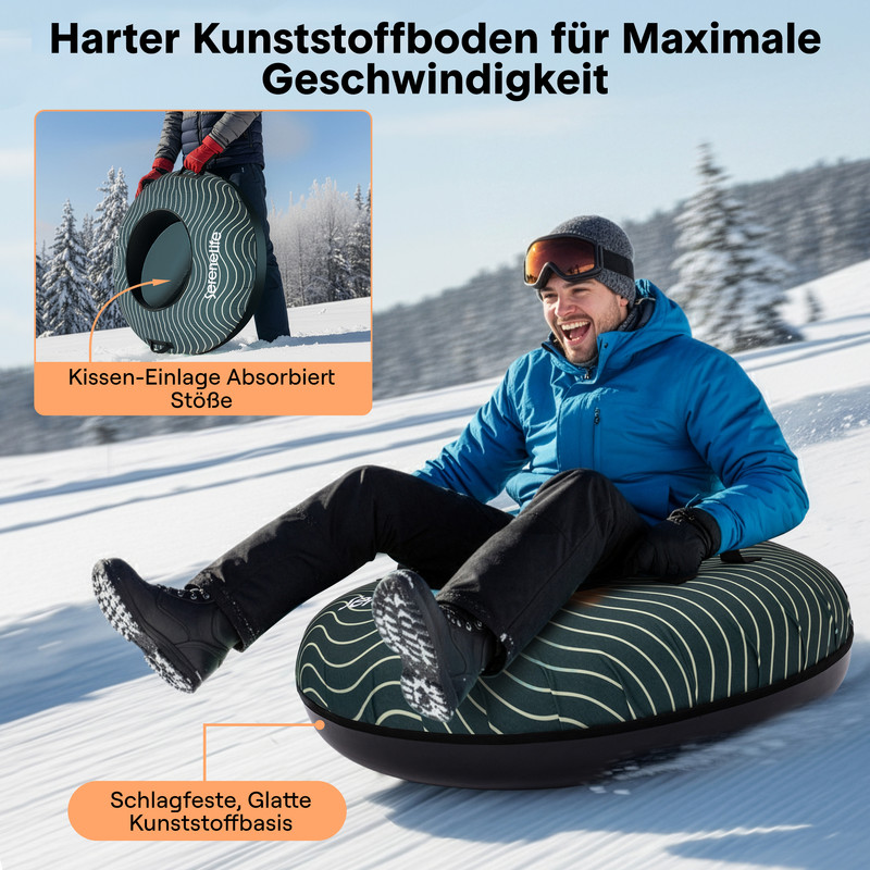 Ein Mann fährt mit einem Schlauchboot einen schneebedeckten Hang hinunter.