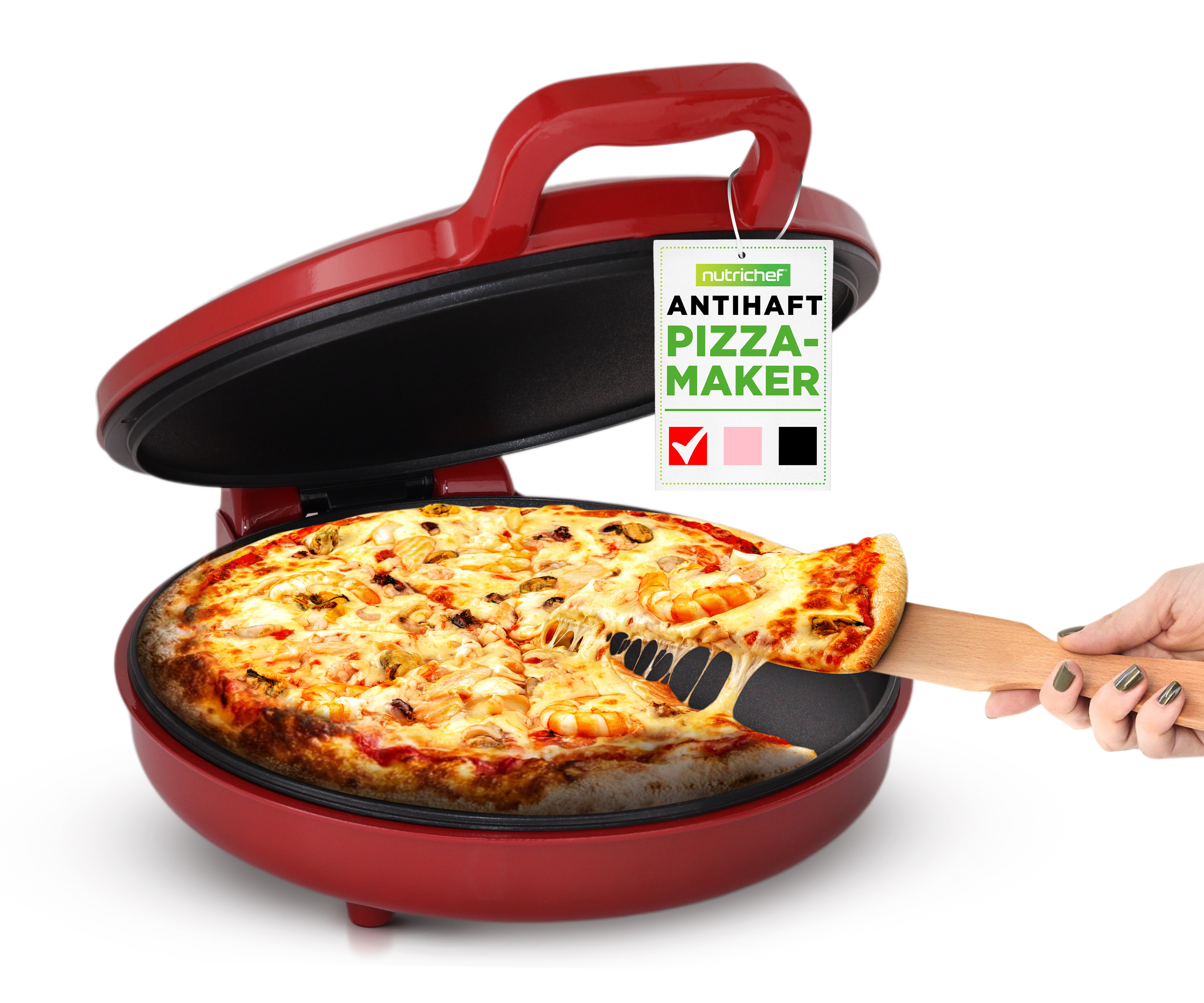 Roter Pizzaofen mit offenem Deckel, eine Pizza wird herausgenommen.