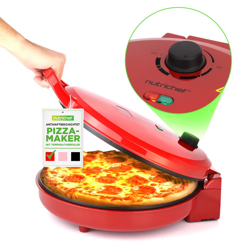 Roter Pizzamaker öffnet sich und zeigt eine Pizza mit Peperoni. Ein Detail zeigt den Temperaturregler.
