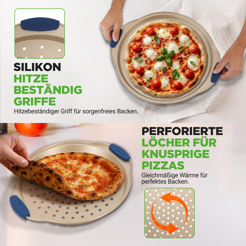 Zwei Pizzen auf perforierten Blechen mit Hitzeschutzgriffen.