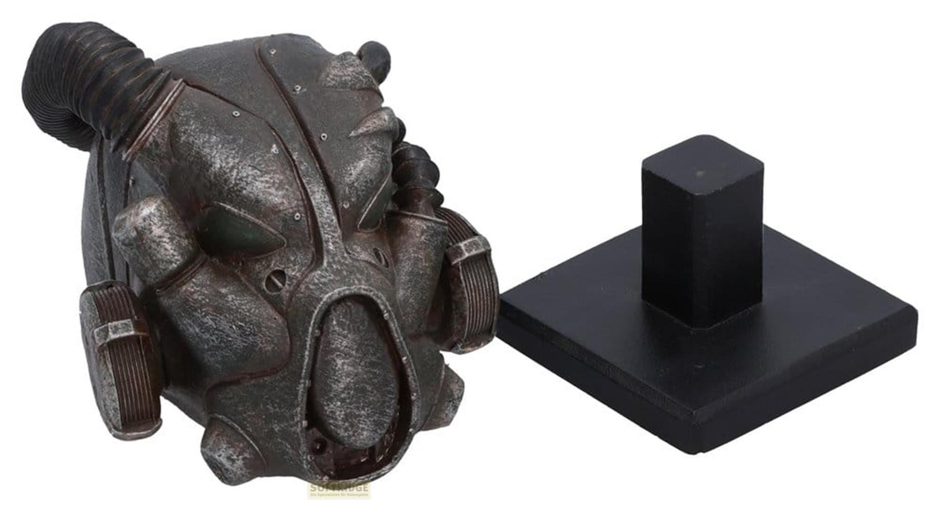 Ein grauer, metallischer Helm mit schwarzem Schlauch und einem schwarzen Ständer.