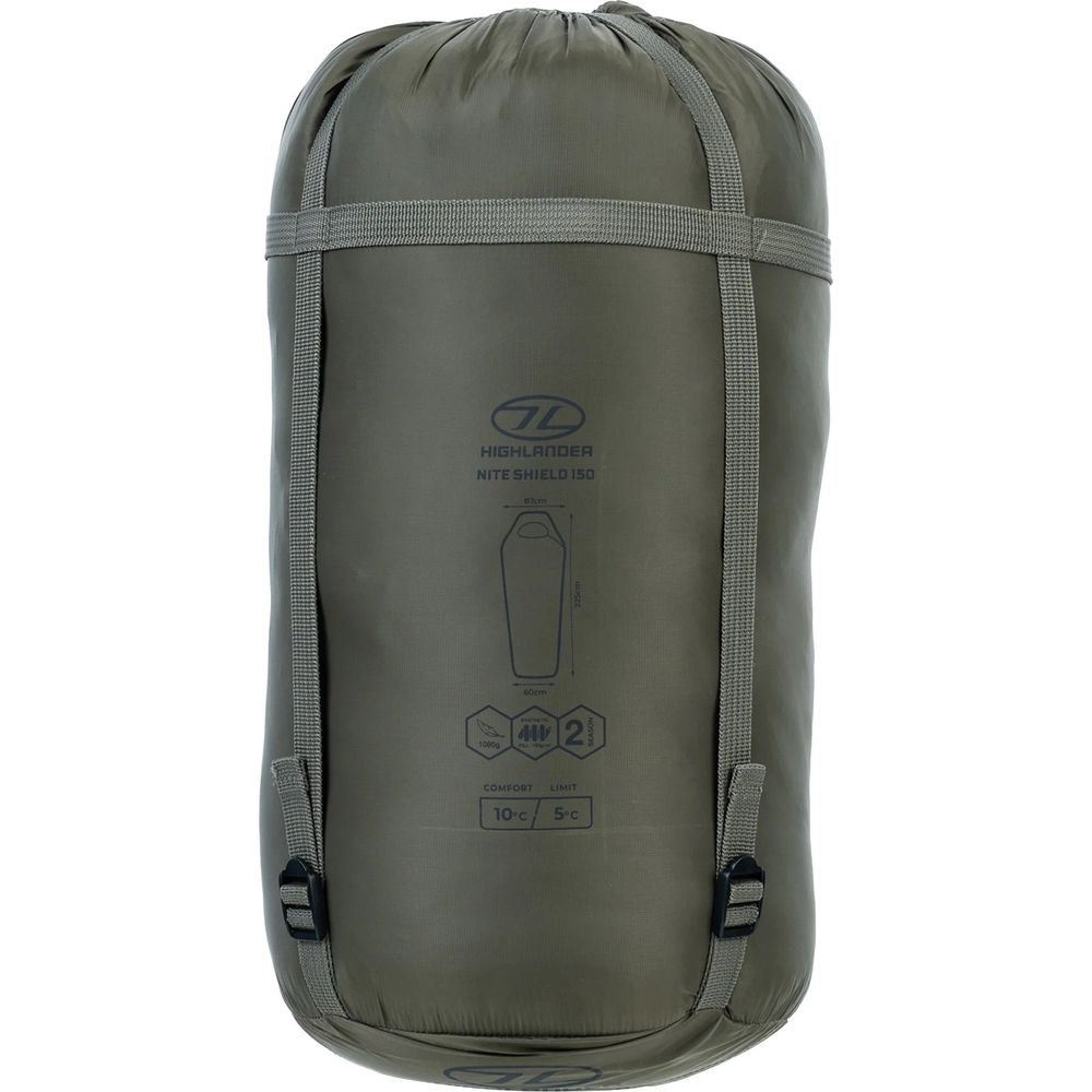 Olivgrüner Highlander Nite Shield 150 Schlafsack, gerollt und verzurrt.