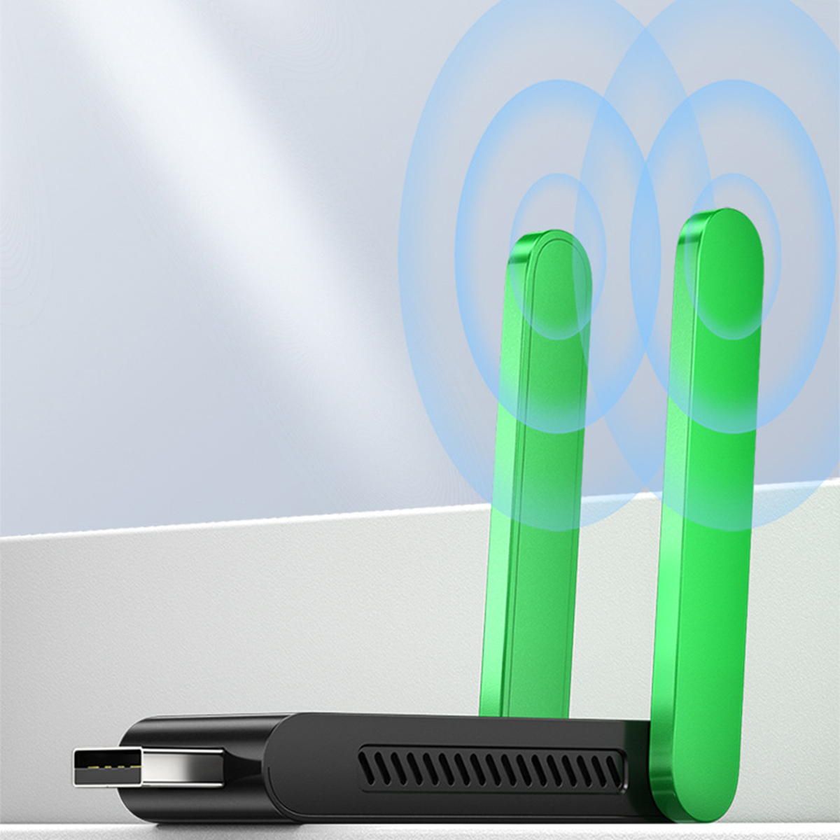Ein schwarzer USB-Stick mit zwei grünen Antennen und blauen Wellen.