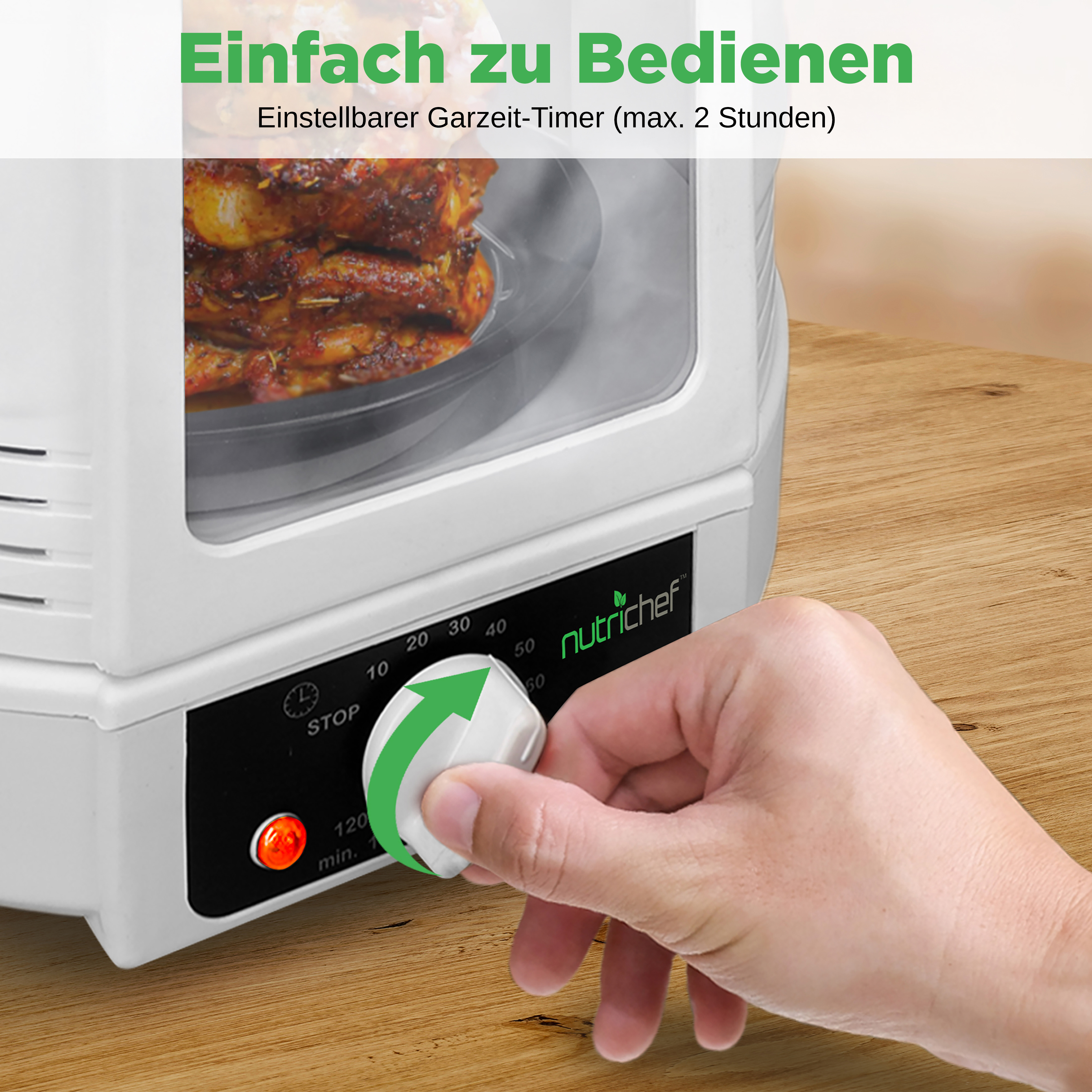 Hand stellt einen Timer an einem weißen Gerät mit Kochgut ein.