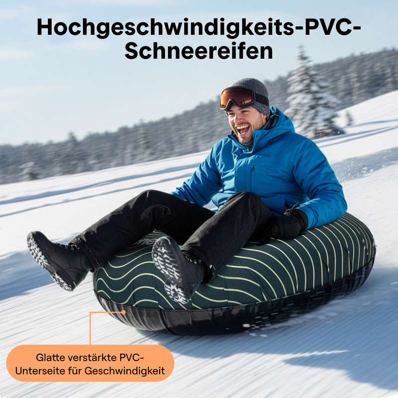 Ein Mann fährt mit einem grünen Schneereifen einen schneebedeckten Hang hinunter.
