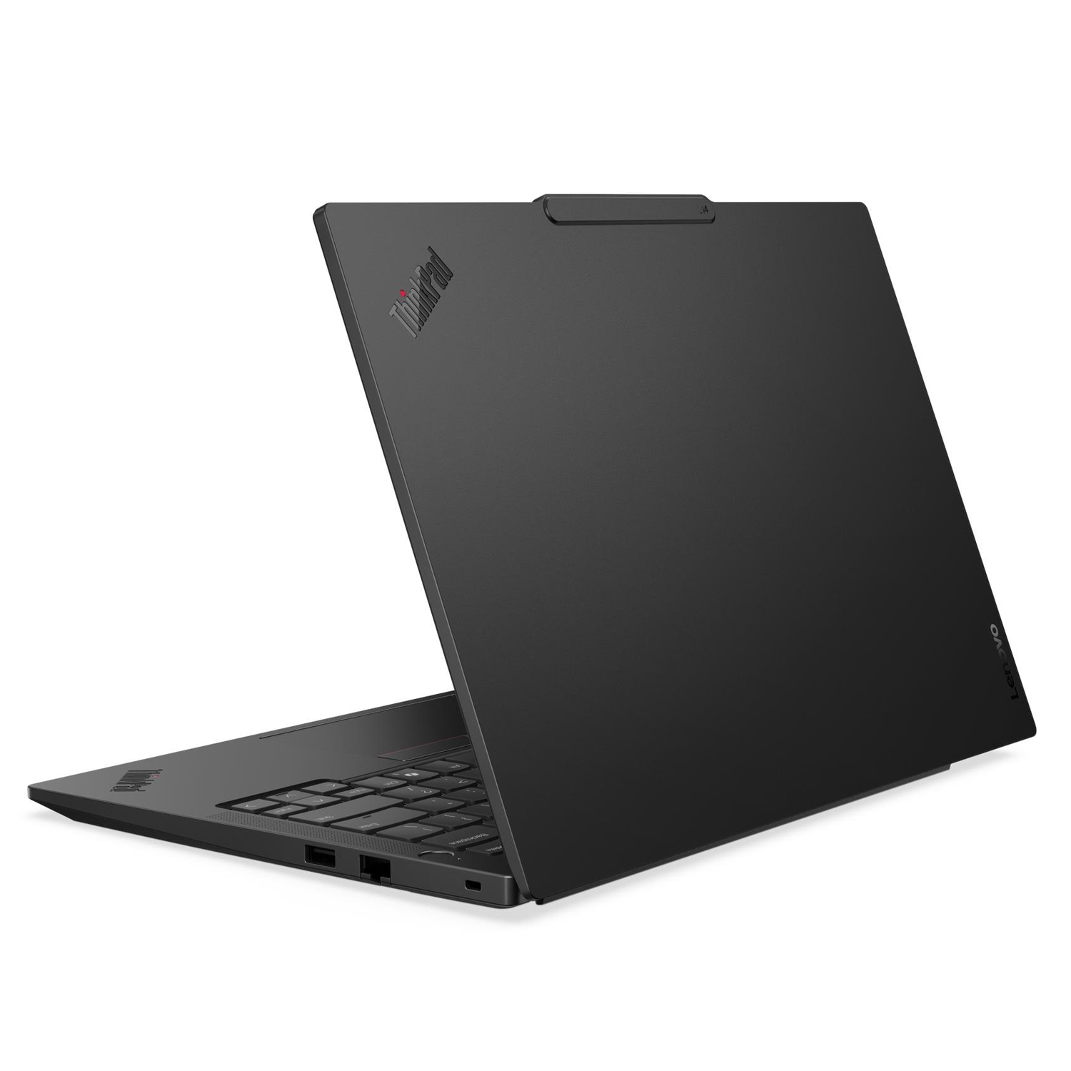 Açık kapaklı siyah bir Lenovo ThinkPad dizüstü bilgisayar, klavyeyi göstererek açılı bir şekilde sunulmuştur.