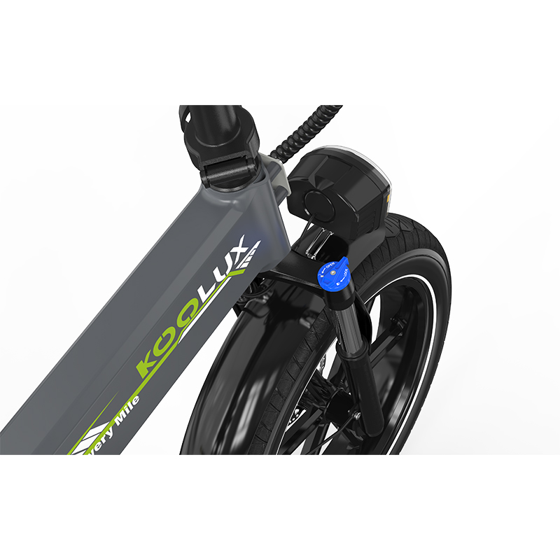 Bicicleta gris con guardabarros negro, faro y pomo de ajuste azul.