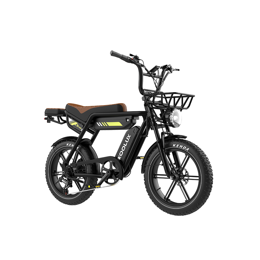 Una bicicleta eléctrica negra con neumáticos anchos, asiento marrón y cesta delantera.