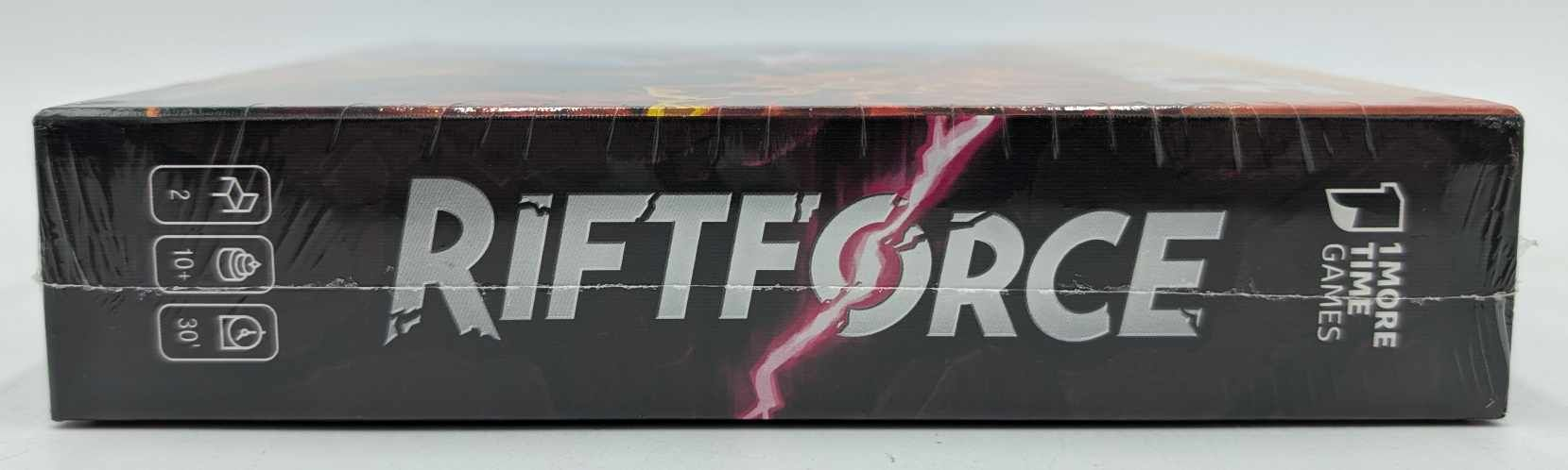 Schwarze Spielschachtel mit „RIFFORCE“ und Blitzdesign. Spieler: 2, Alter: 10+, Zeit: 30 Min.