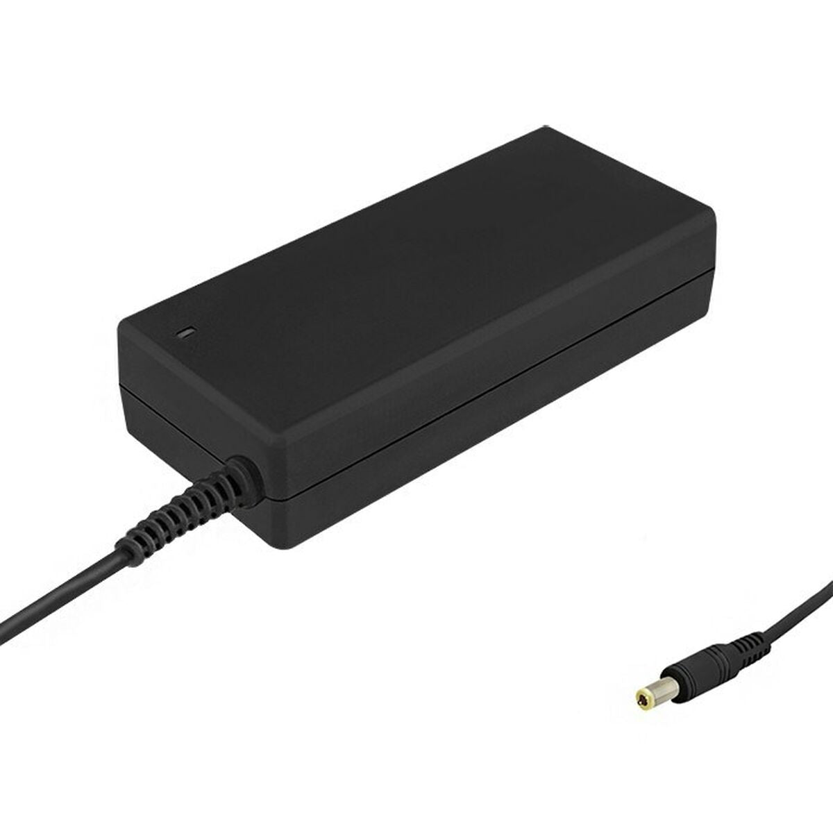 Schwarzer Laptop-Netzteil mit Kabel und Stecker auf weißem Hintergrund.