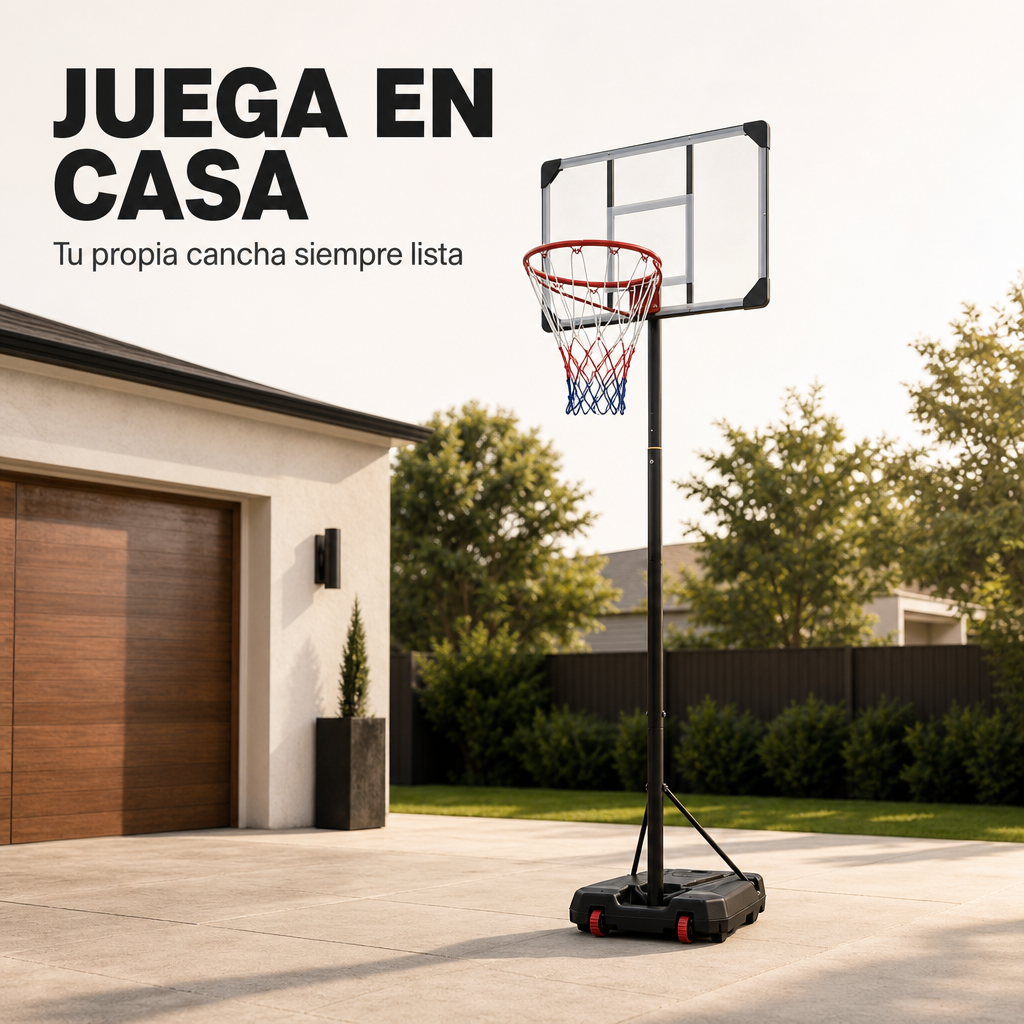 Una canasta de baloncesto en una entrada junto a una casa, con texto 'Juega en Casa'.