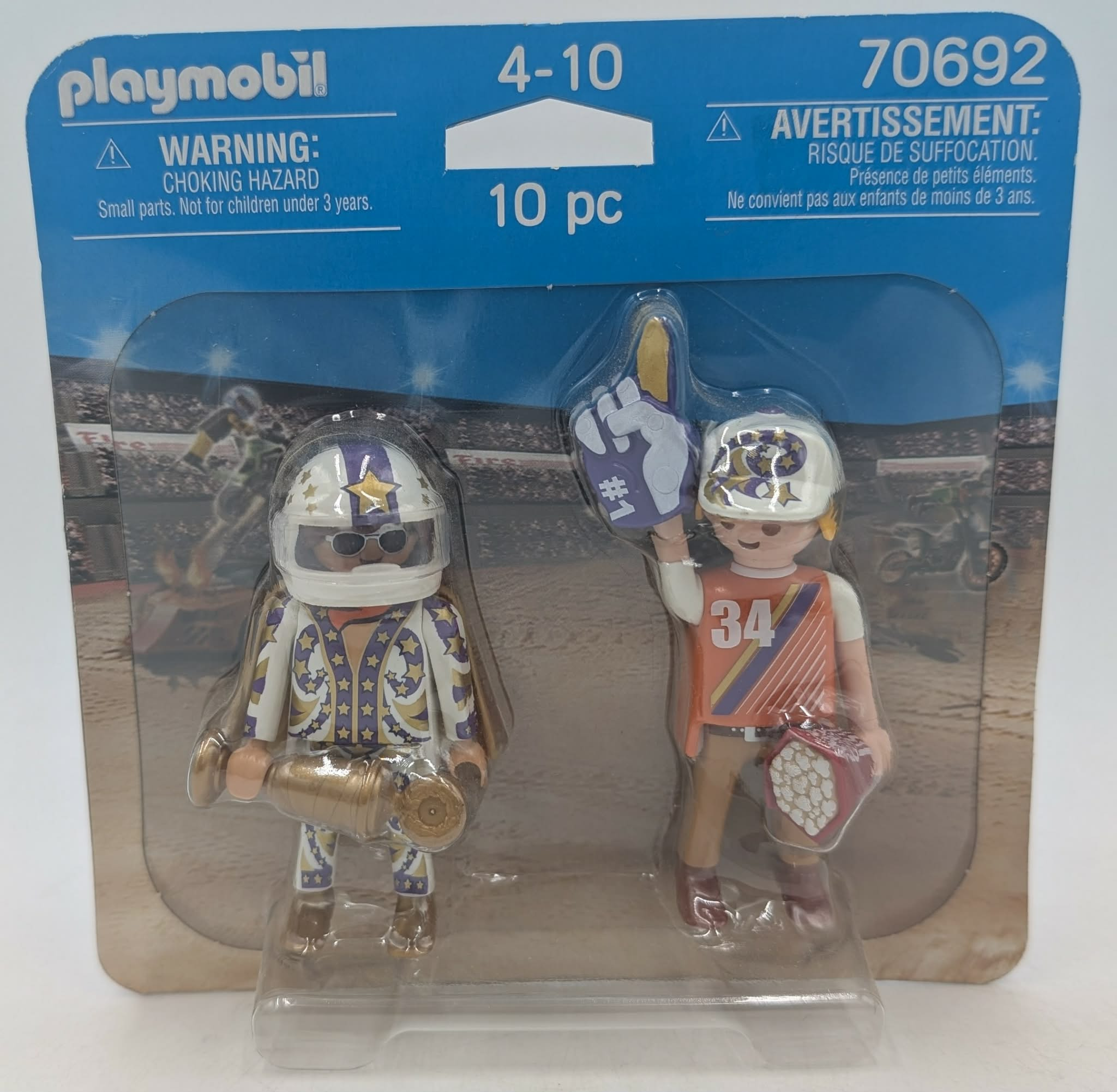 Due figure Playmobil in confezione, una con trofeo, l'altra con dito di schiuma.