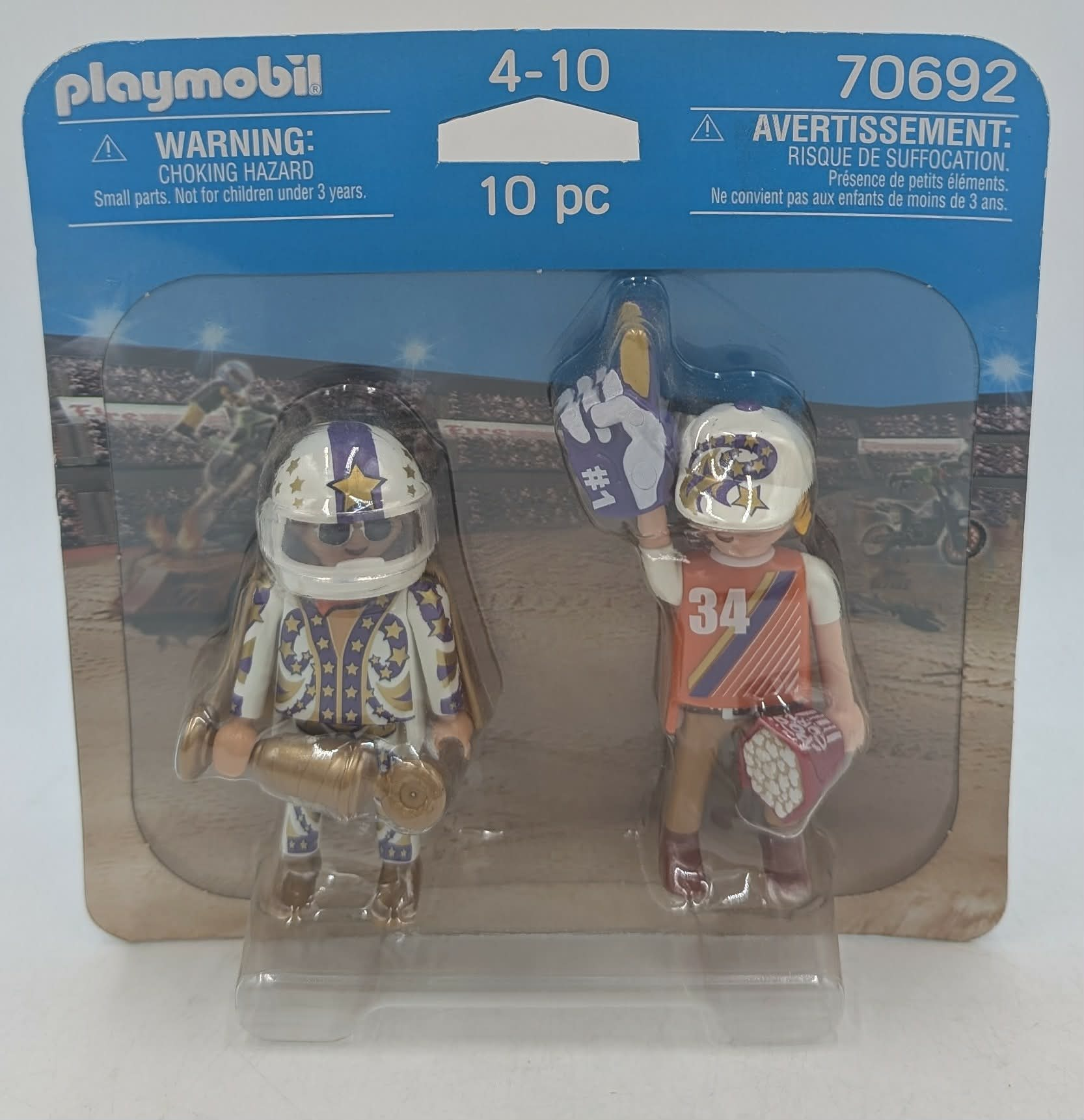 Action figure Playmobil a tema corsa in confezione, una con trofeo, l'altra con mano di schiuma.