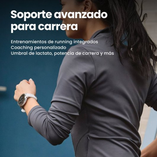 Femme portant une montre de course, avec texte sur le soutien à la course.