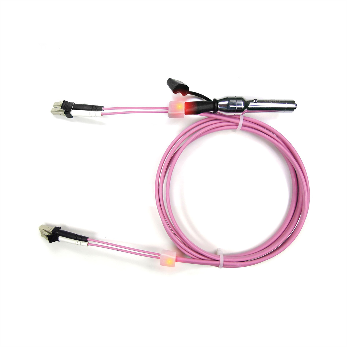 Ein rosafarbenes Kabel mit zwei Steckern und Lichtern.
