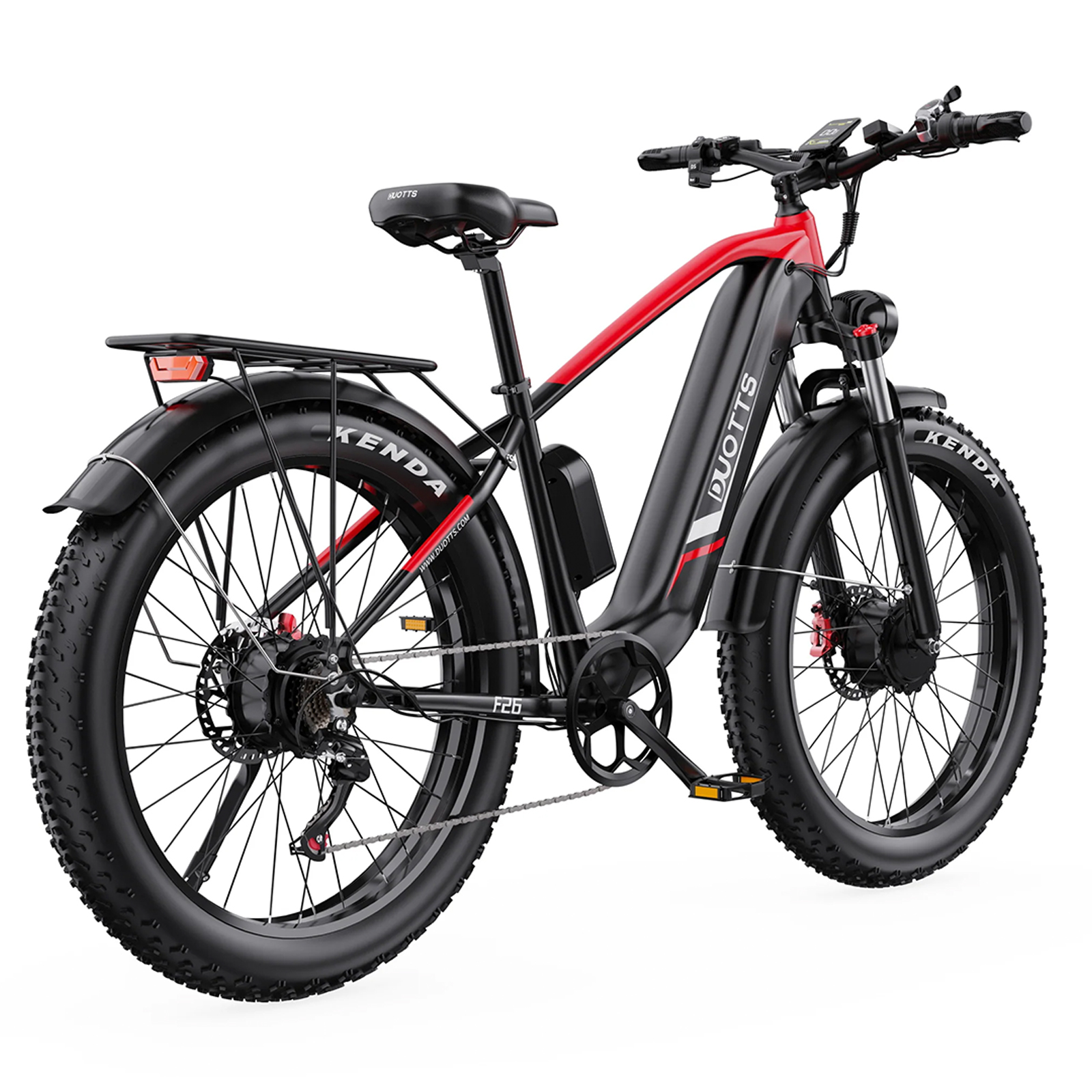 Una bicicleta eléctrica de llantas anchas negra y roja con fondo blanco.