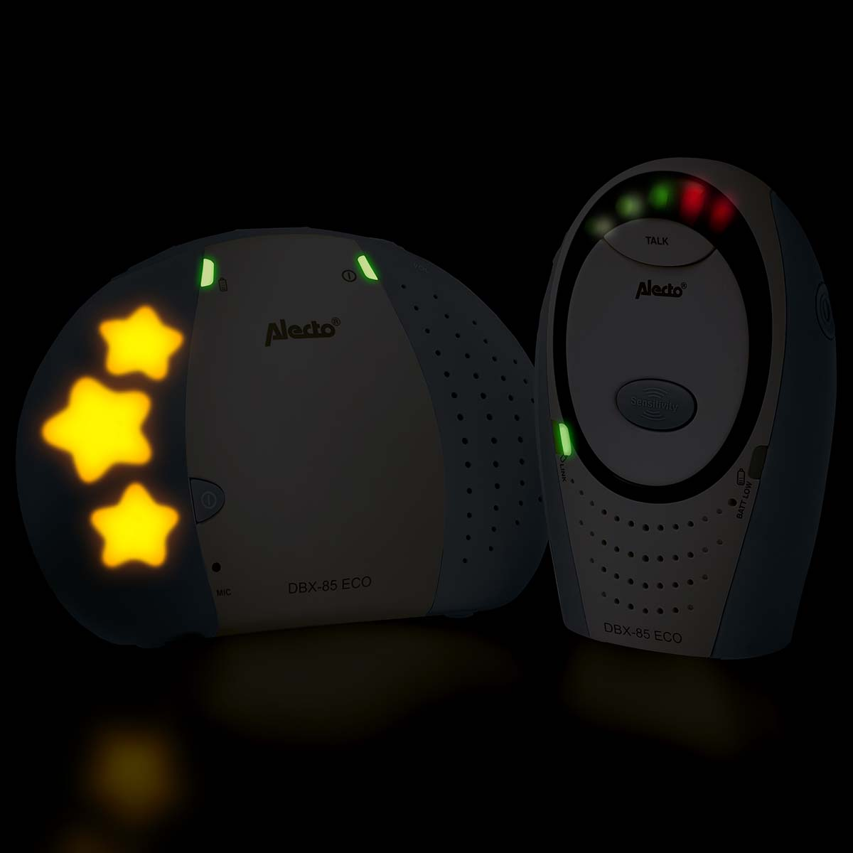 Zwei Alecto DBX-85 ECO Babyphones, ein Sender mit Sternen, ein Empfänger.