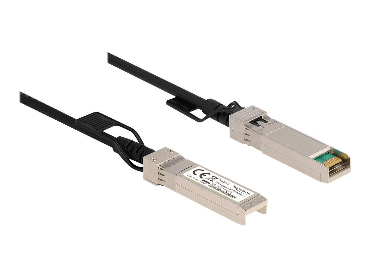 Due cavi SFP+ con connettori argentati e linguette nere su sfondo bianco.