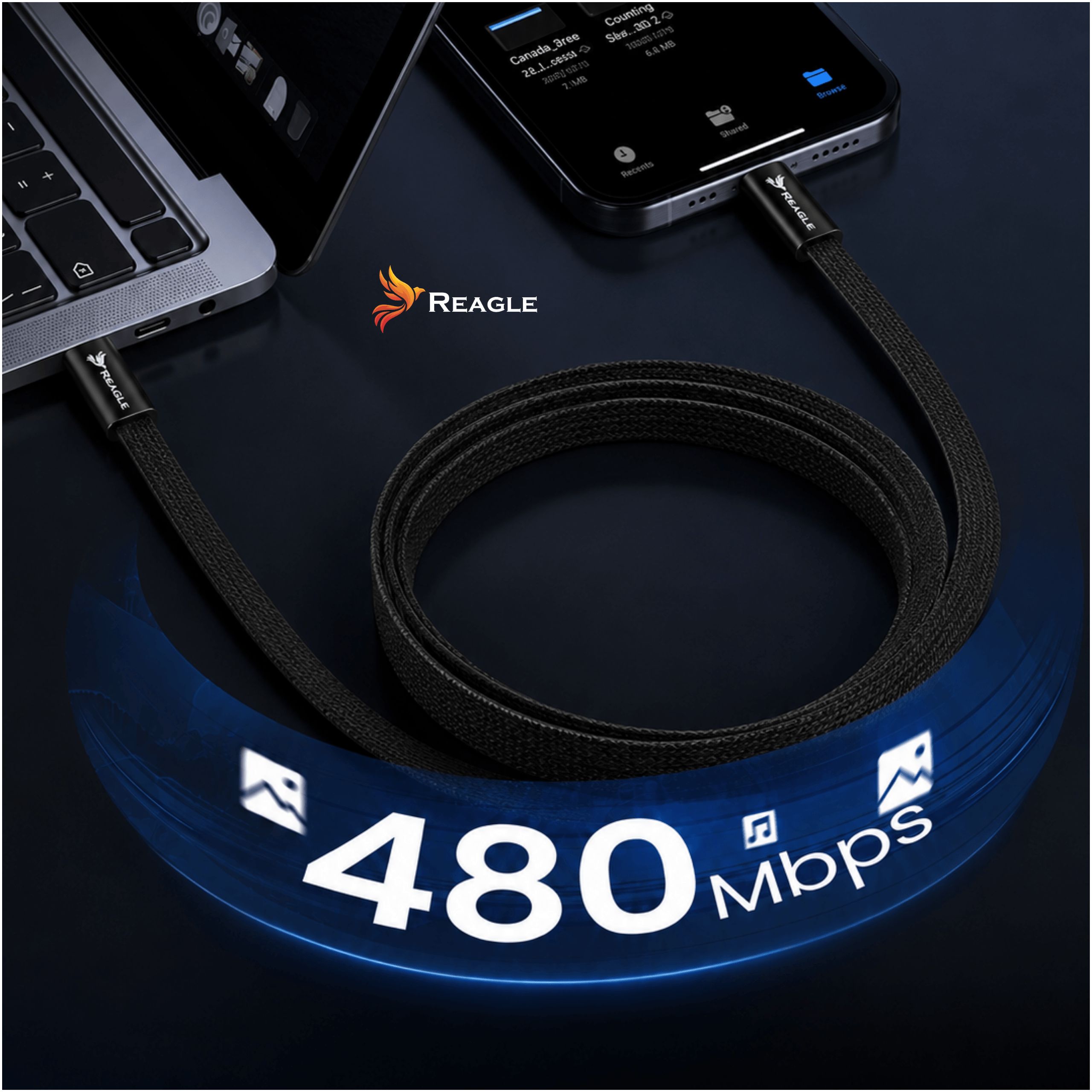 Czarny kabel USB łączy laptopa ze smartfonem. 480 Mbps.