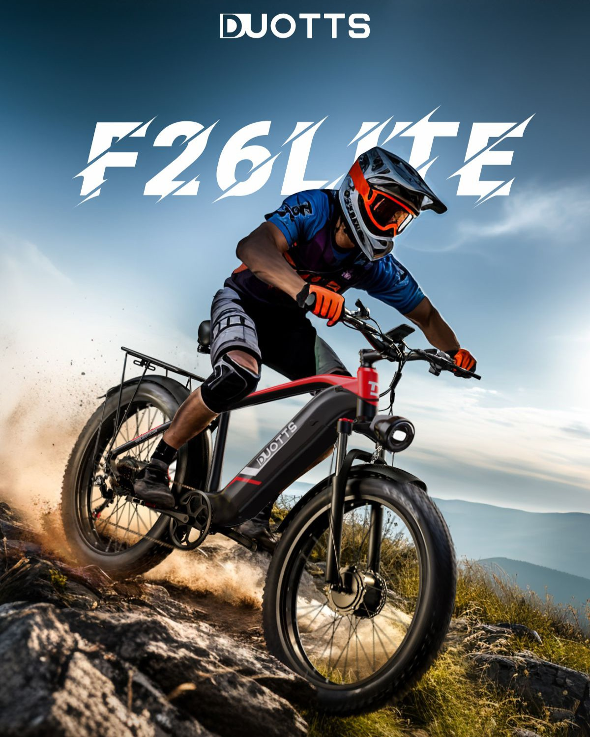 Un hombre monta una bicicleta eléctrica por un sendero rocoso de montaña. Vista superior.