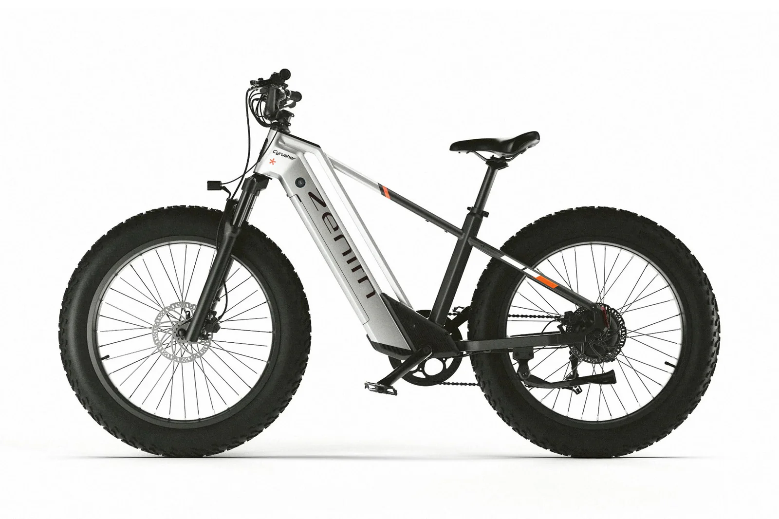 Silbernes E-Bike mit dicken Reifen und schwarzem Rahmen, auf weißem Hintergrund.
