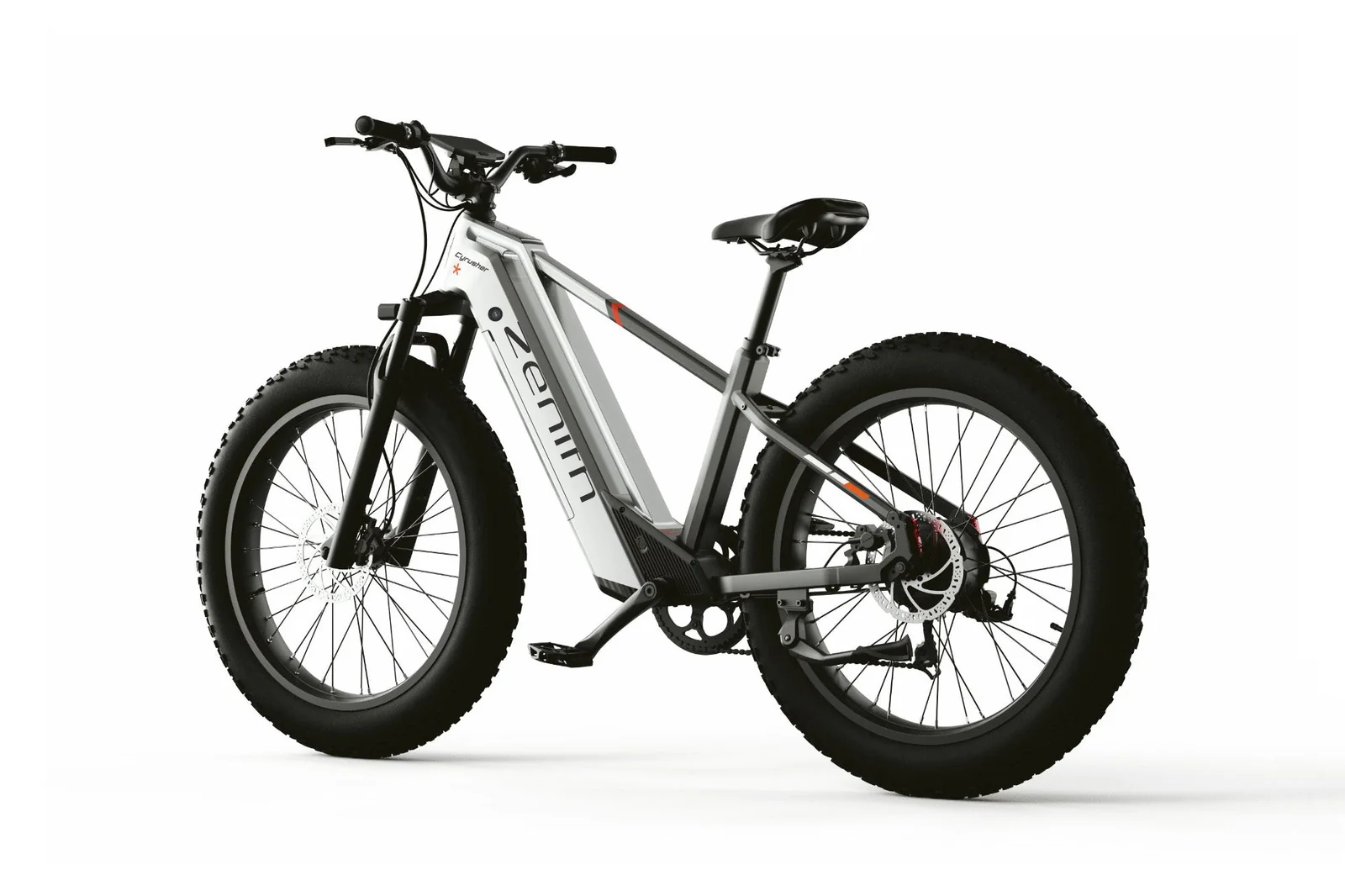 Ein weißes und graues E-Bike mit dicken Reifen und einem integrierten Akku steht auf weißem Grund.