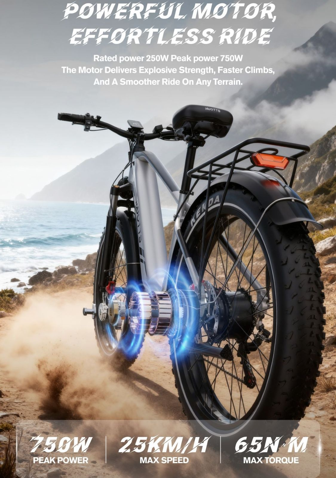 Una e-bike plateada con ruedas anchas circula por un sendero costero polvoriento. Efectos de energía azul rodean el motor.