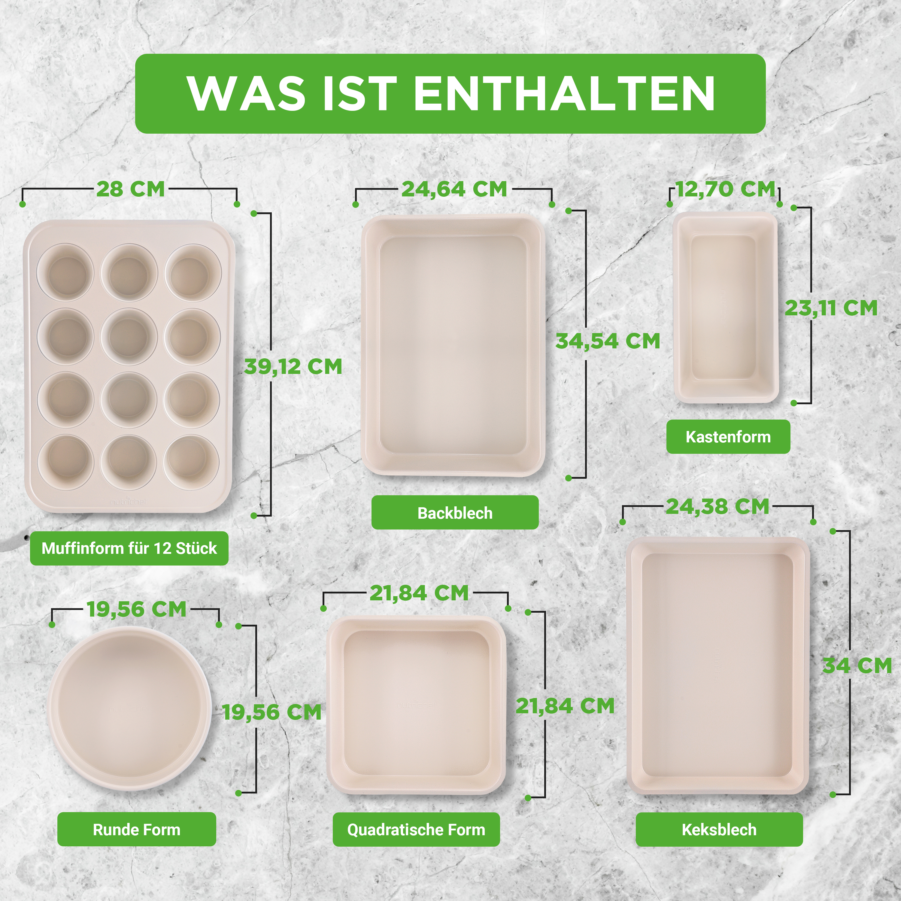 Mehrere Backformen in verschiedenen Größen und Formen auf Marmoruntergrund.