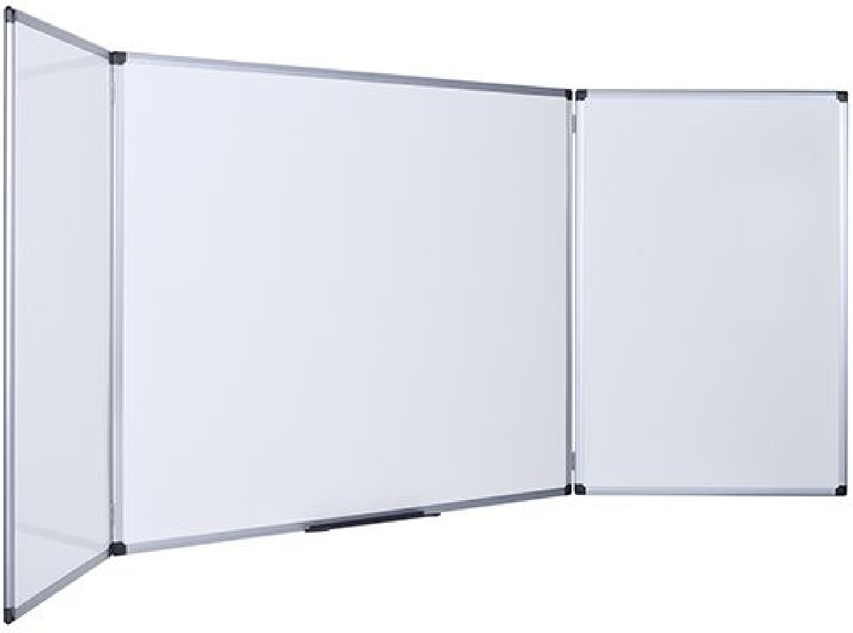 Ein dreiteiliges Whiteboard mit silbernen Rahmen auf weißem Hintergrund.