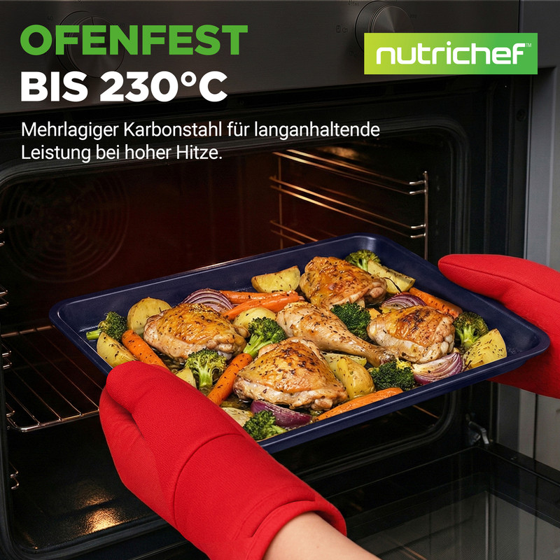 Ofenfester Bräter mit Hähnchen, Kartoffeln, Karotten, Brokkoli und Zwiebeln.