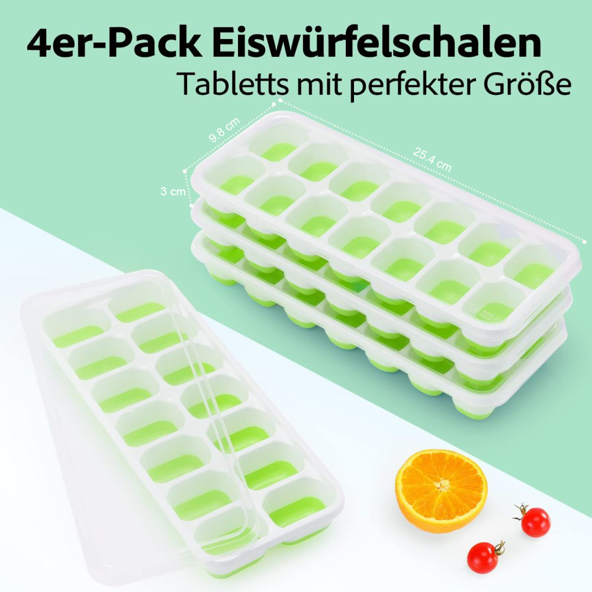 Vier grüne Eiswürfelformen mit Deckel und Früchten daneben.