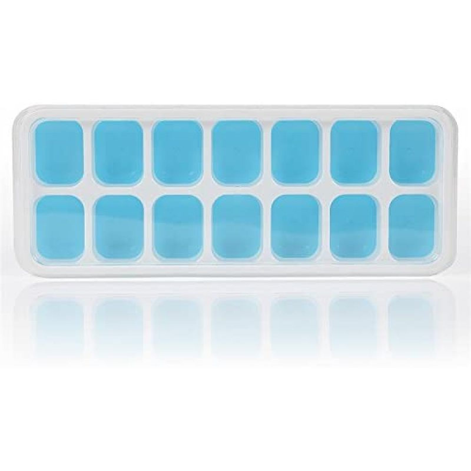 Weiße Eiswürfelform mit 16 blauen Würfelfächern, isoliert auf weißem Hintergrund.