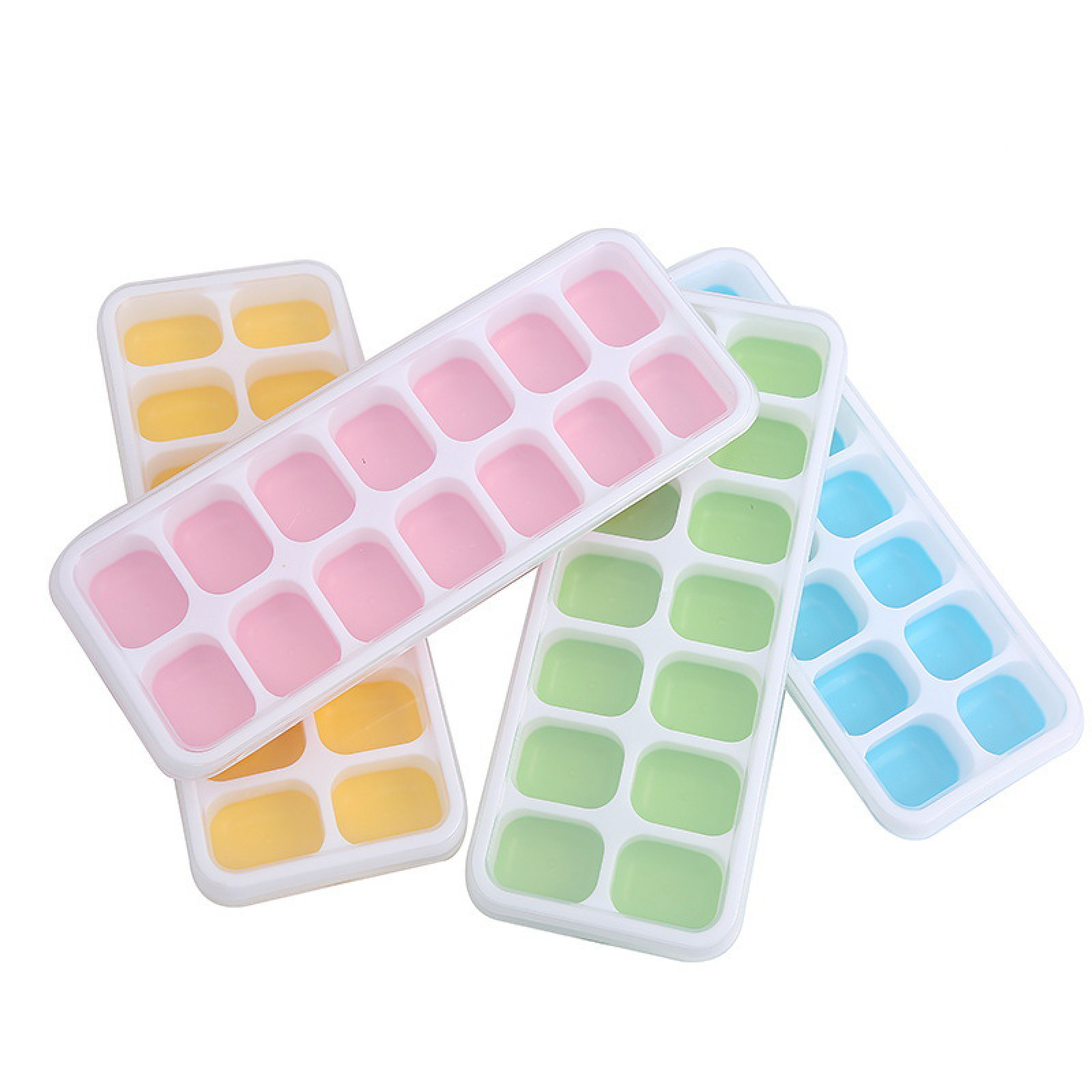 Vier Eiswürfelformen in Pastellfarben: Gelb, Rosa, Grün und Blau.