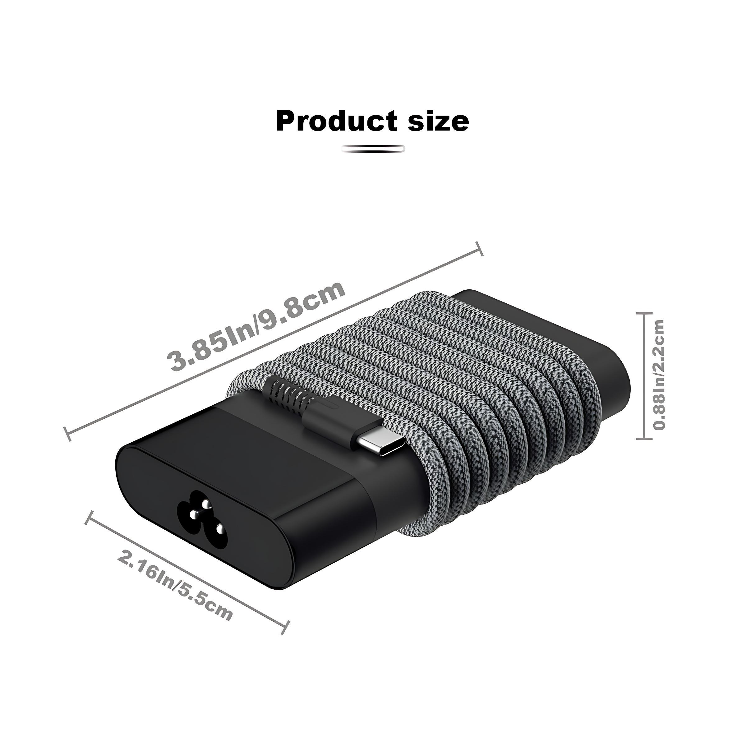 Een zwarte rechthoekige adapter met gevlochten kabel. Afmetingen: 9,8 cm x 5,5 cm x 2,2 cm.
