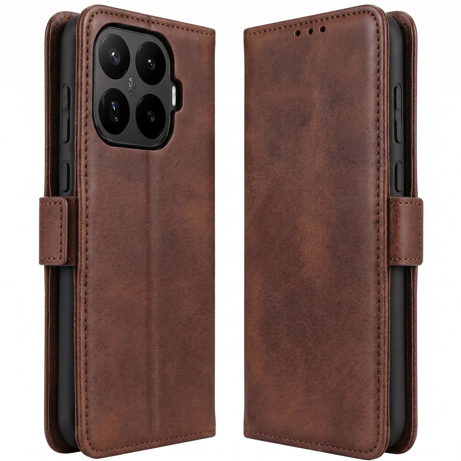 Braune Lederhülle für ein Smartphone mit vier Kameralinsen und Leica-Branding.