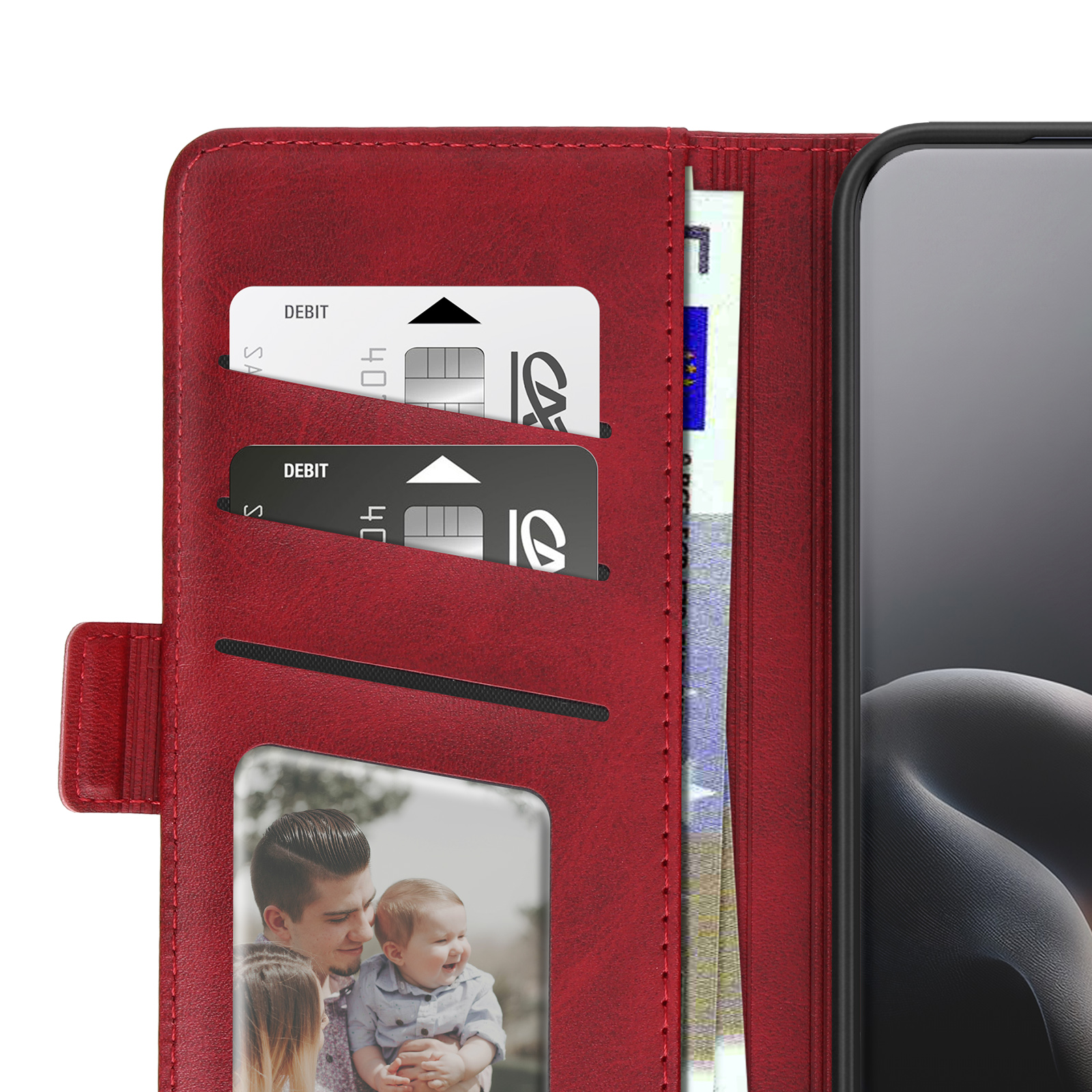Rote Brieftasche mit Debitkarten, Bargeld und einem Familienfoto.
