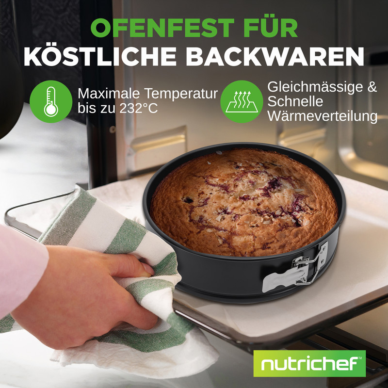 Ein Kuchen in einer Springform wird aus dem Ofen genommen. Text über Ofenfestigkeit.