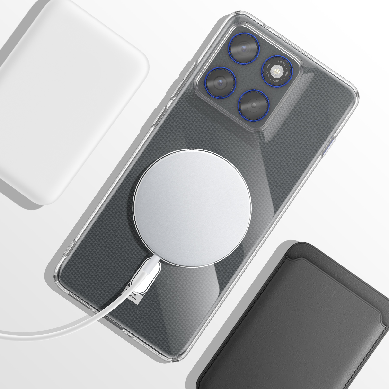Eine durchsichtige Handyhülle zeigt einen weißen Lade-Puck mit weißem Kabel auf einem Smartphone.