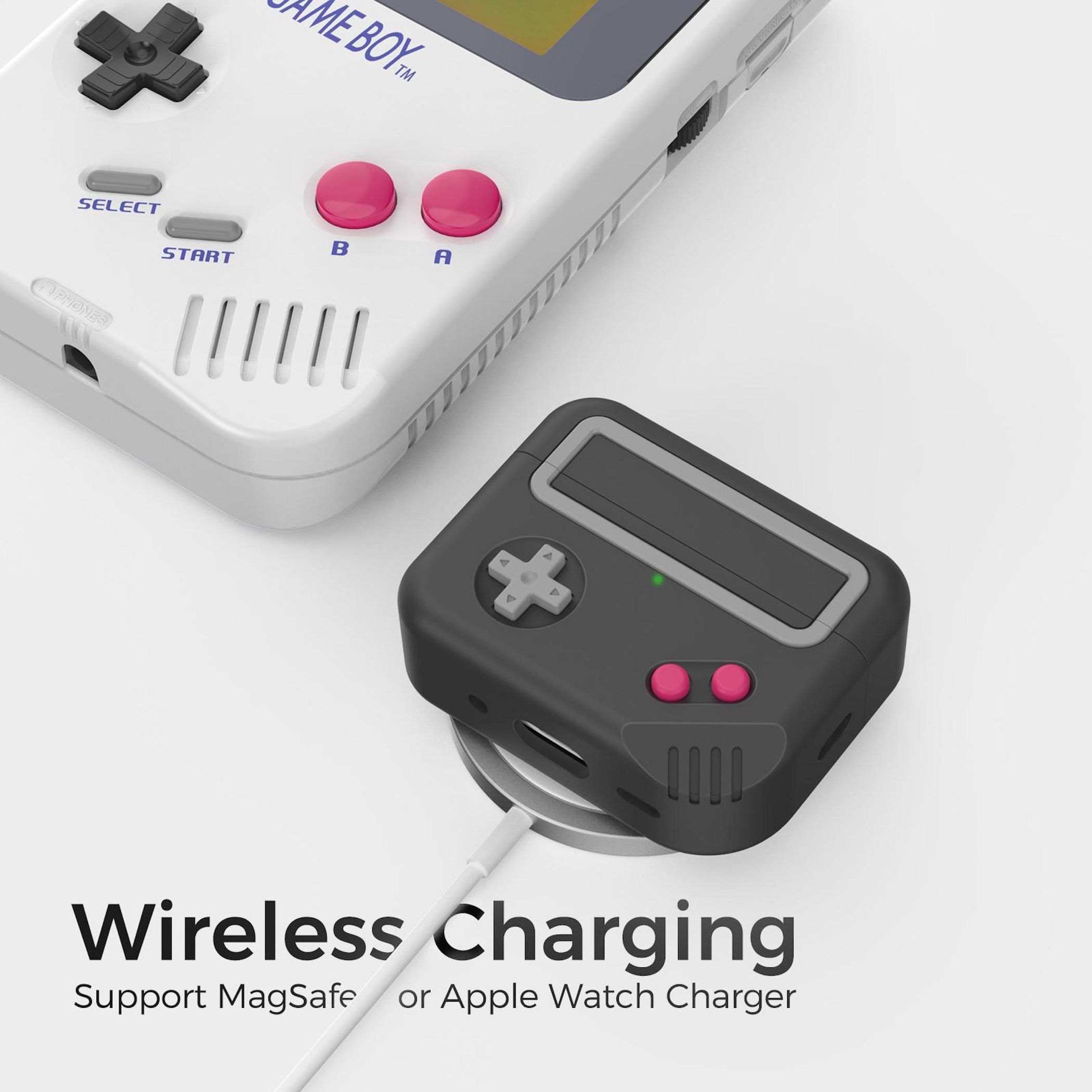 Un Game Boy y un accesorio de carga negro con texto.