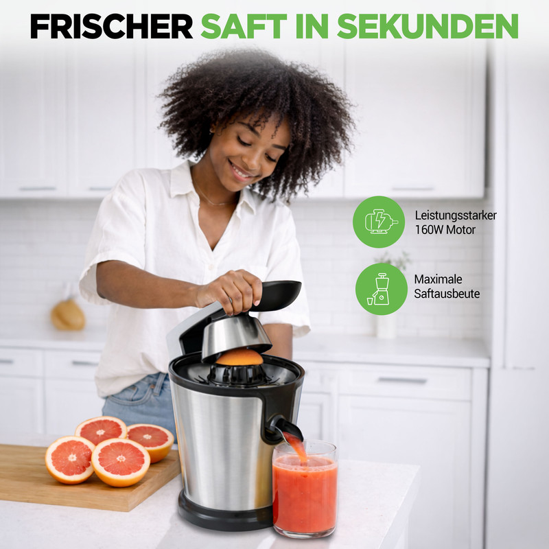 Eine Frau benutzt einen Entsafter, um Grapefruitsaft zu machen.