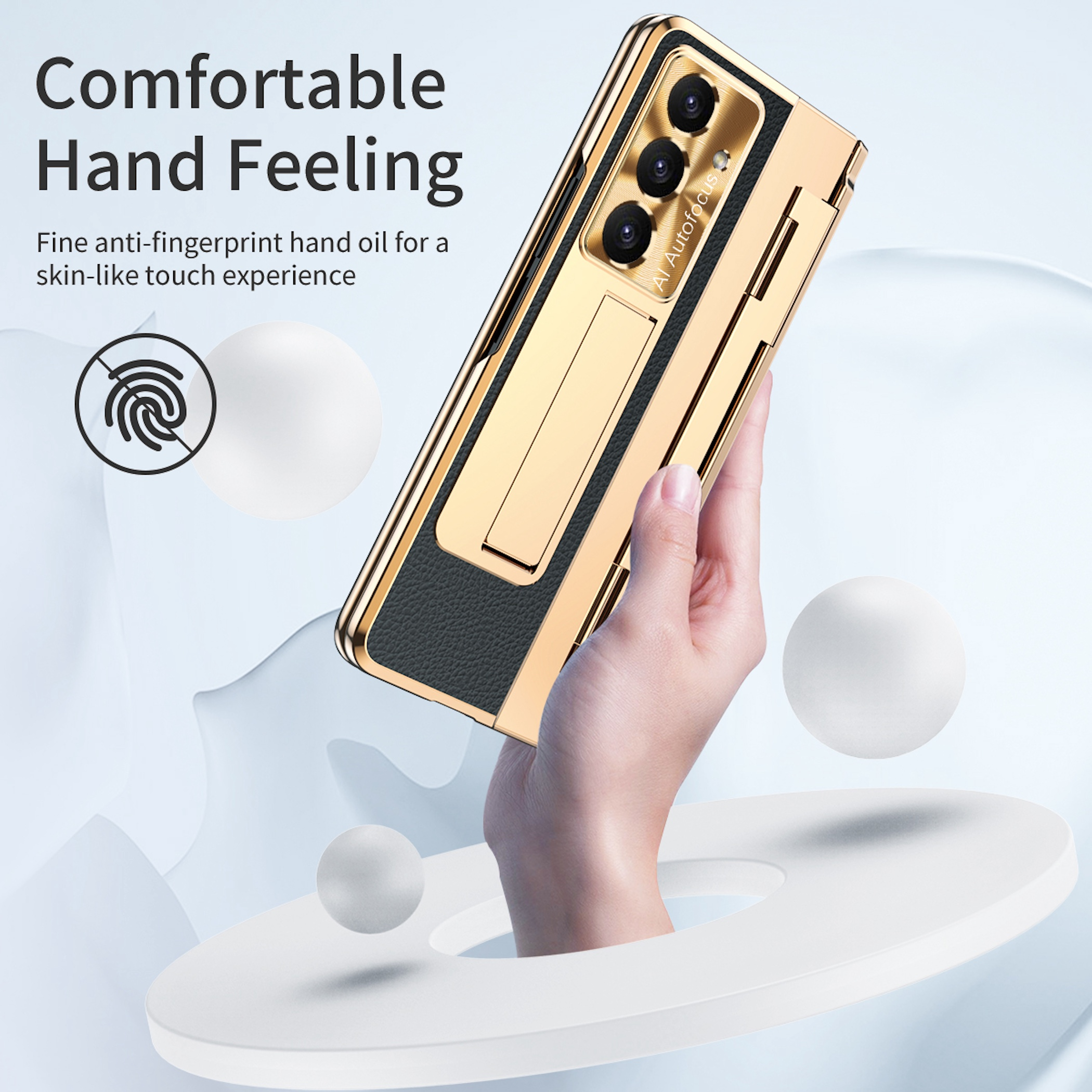 Funda dorada para teléfono con inserción negra, sostenida por una mano.