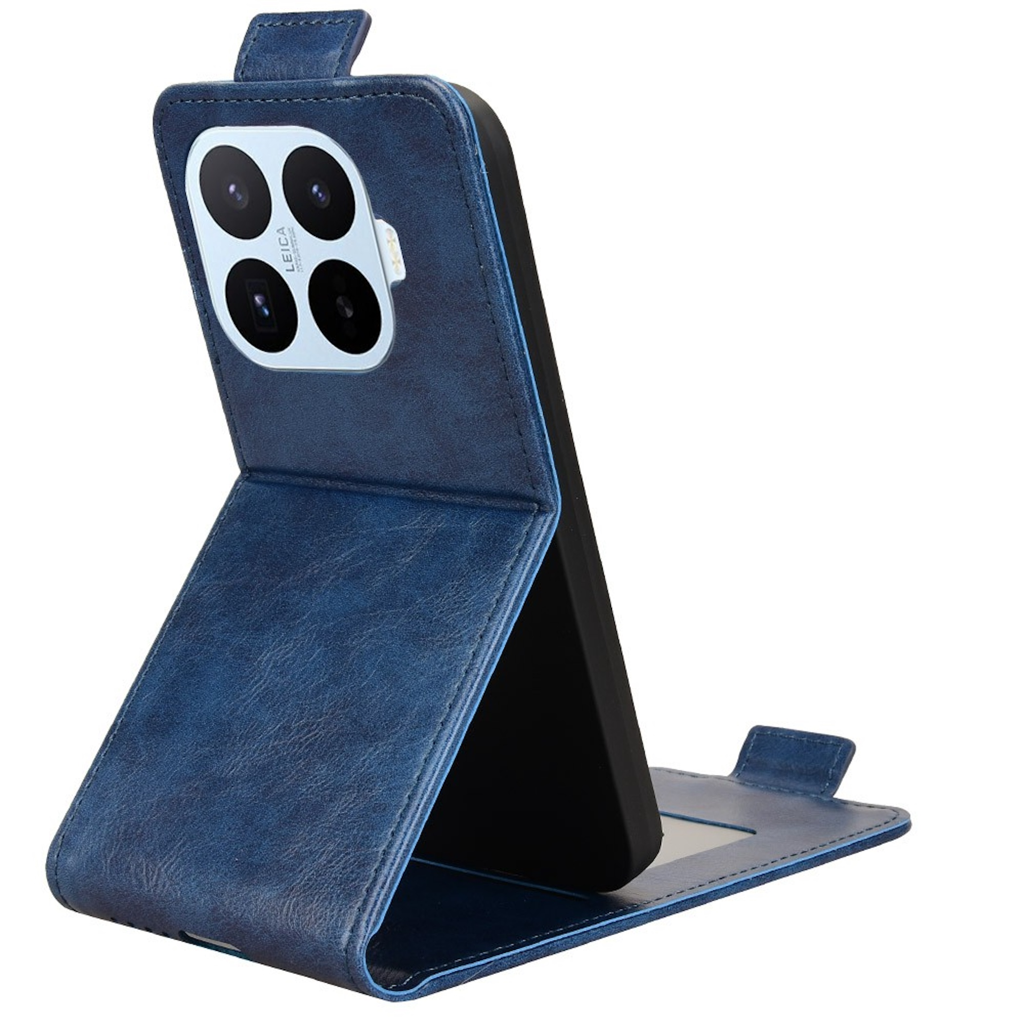 Ein dunkelblaues Handy-Flipcase mit vier Kameralinsen und Leica-Schriftzug.