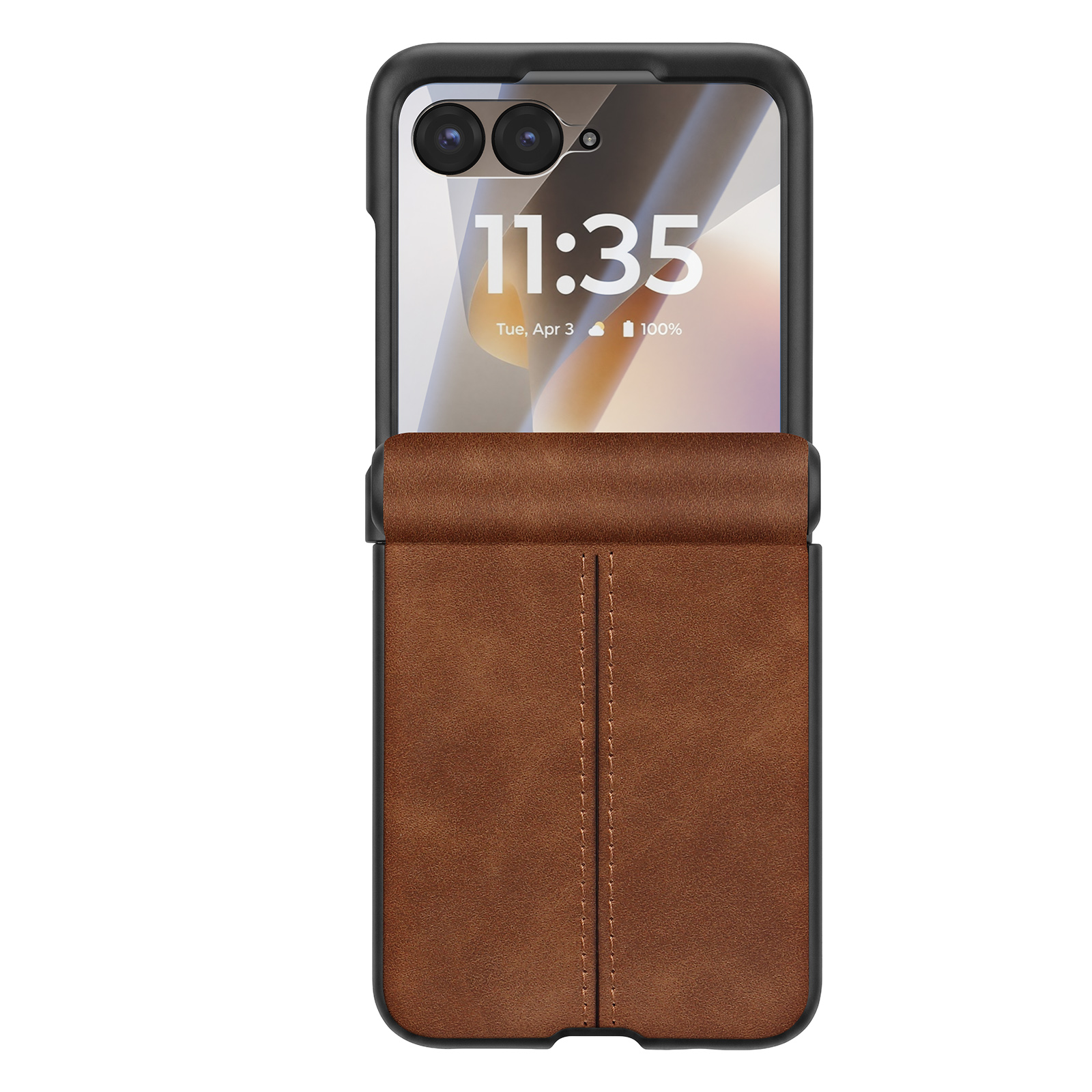 Ein braunes Leder-Flipcase für ein Smartphone, das unten am Gerät befestigt ist.