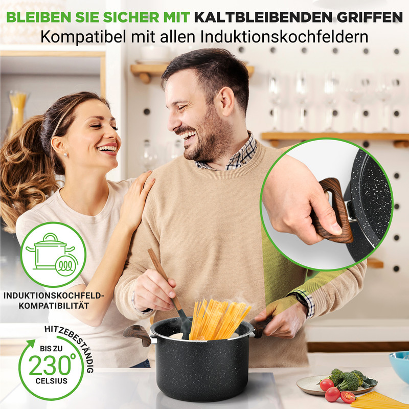 Ein Paar kocht Nudeln in einem Topf mit kaltbleibenden Griffen.