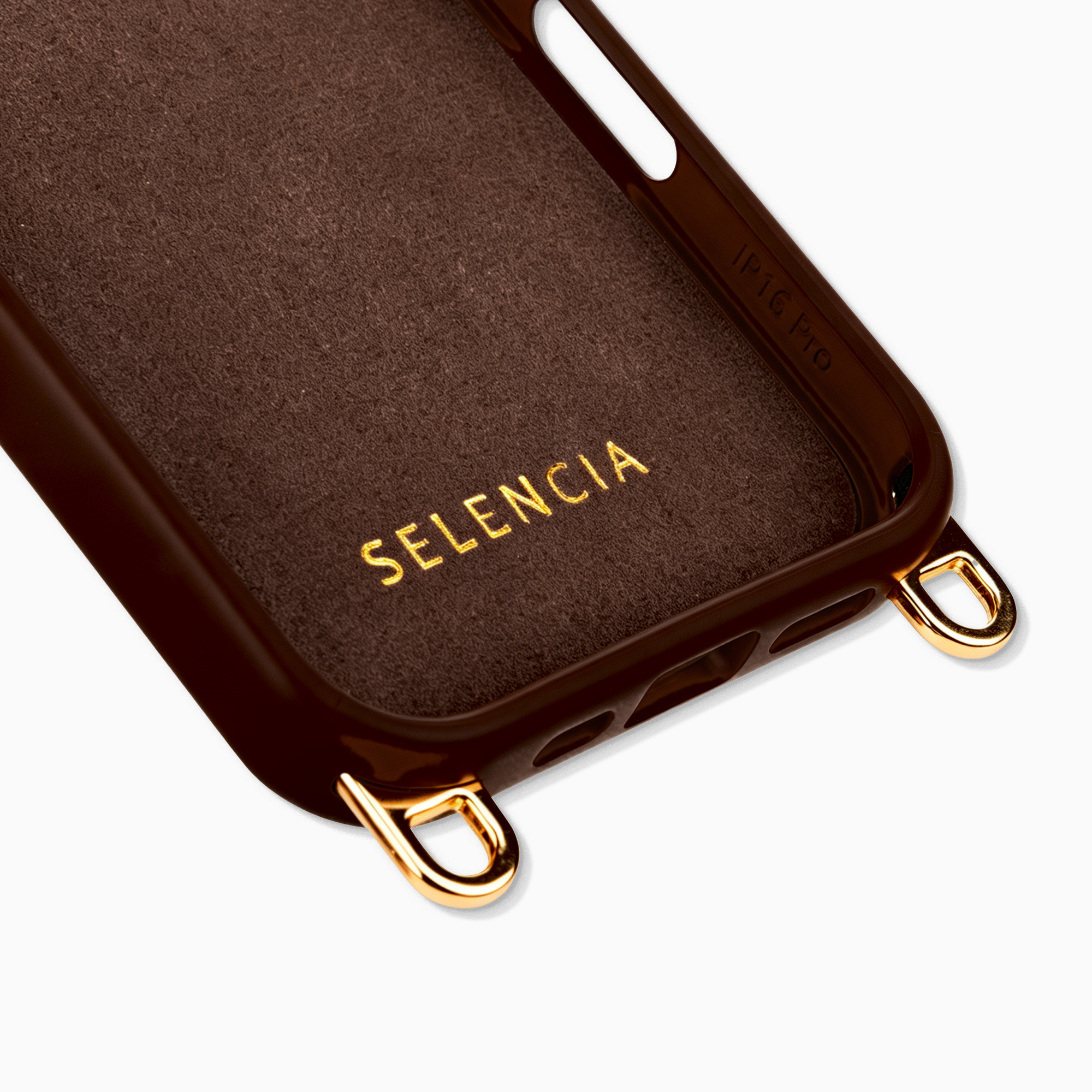 Funda marrón oscura con detalles dorados y nombre de marca.